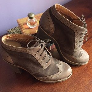 Vintage-Style Oxford Chunky Heeled Booties